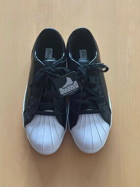 NWT - PASTRY PARIS PRALINE DANCE SNEAKERS.